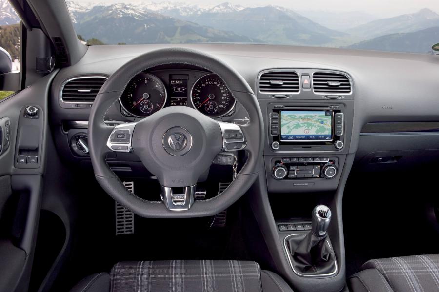  Volkswagen Golf GTD 2011 года  (фото 2 из 35)